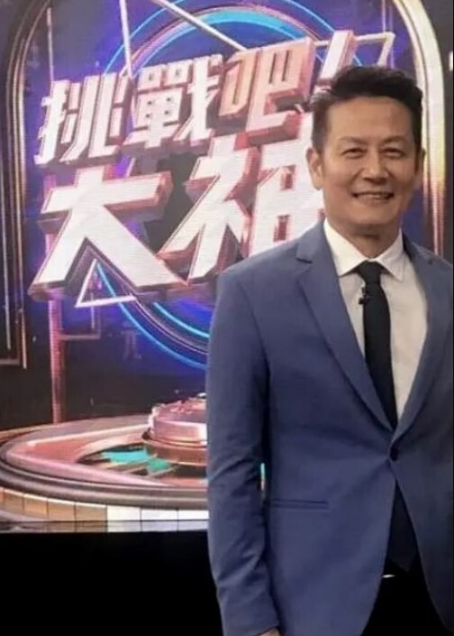 推特高颜值女神Song顶级尤物反差情趣制服勾引金主！无套疯狂抽插视频流出！ - XXOOGO